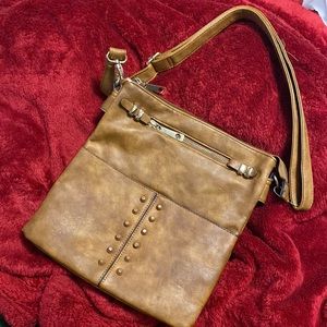 Excellent condition. No flaws very spacious